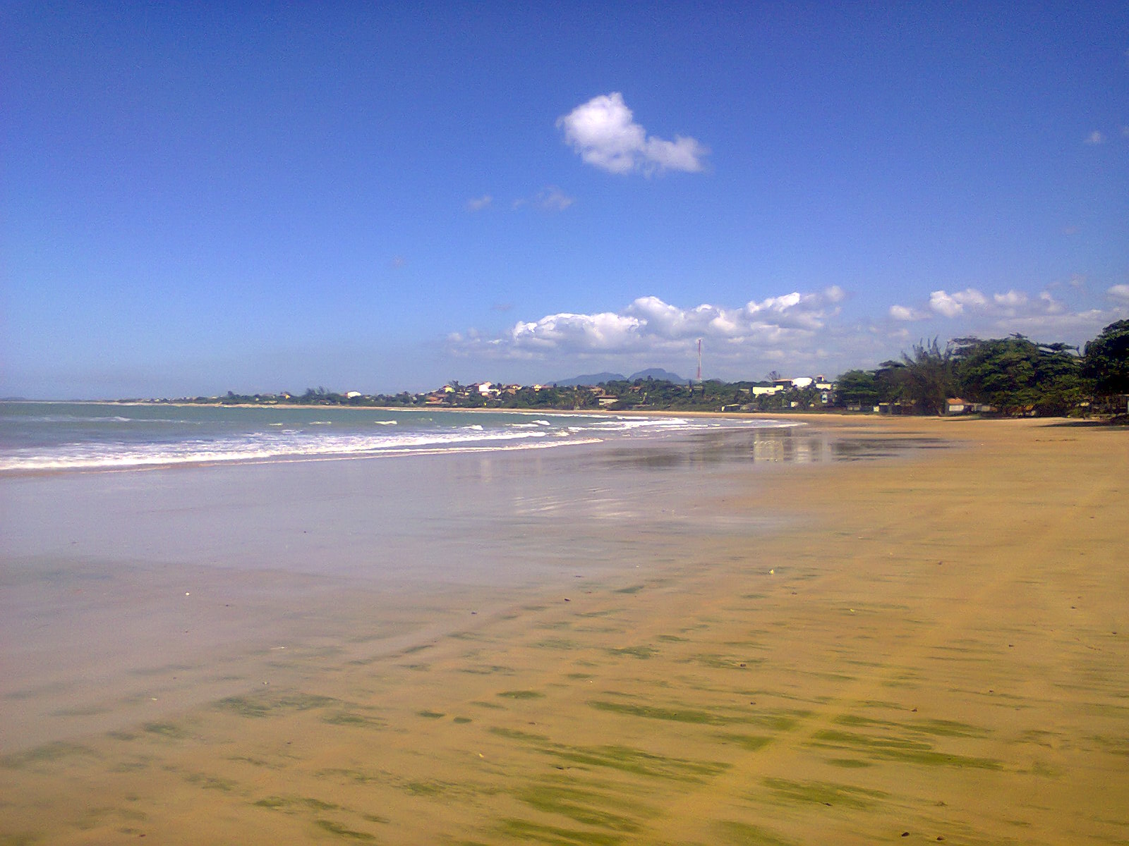 Foto van Strand van Ponta da Fruta met turquoise water oppervlakte