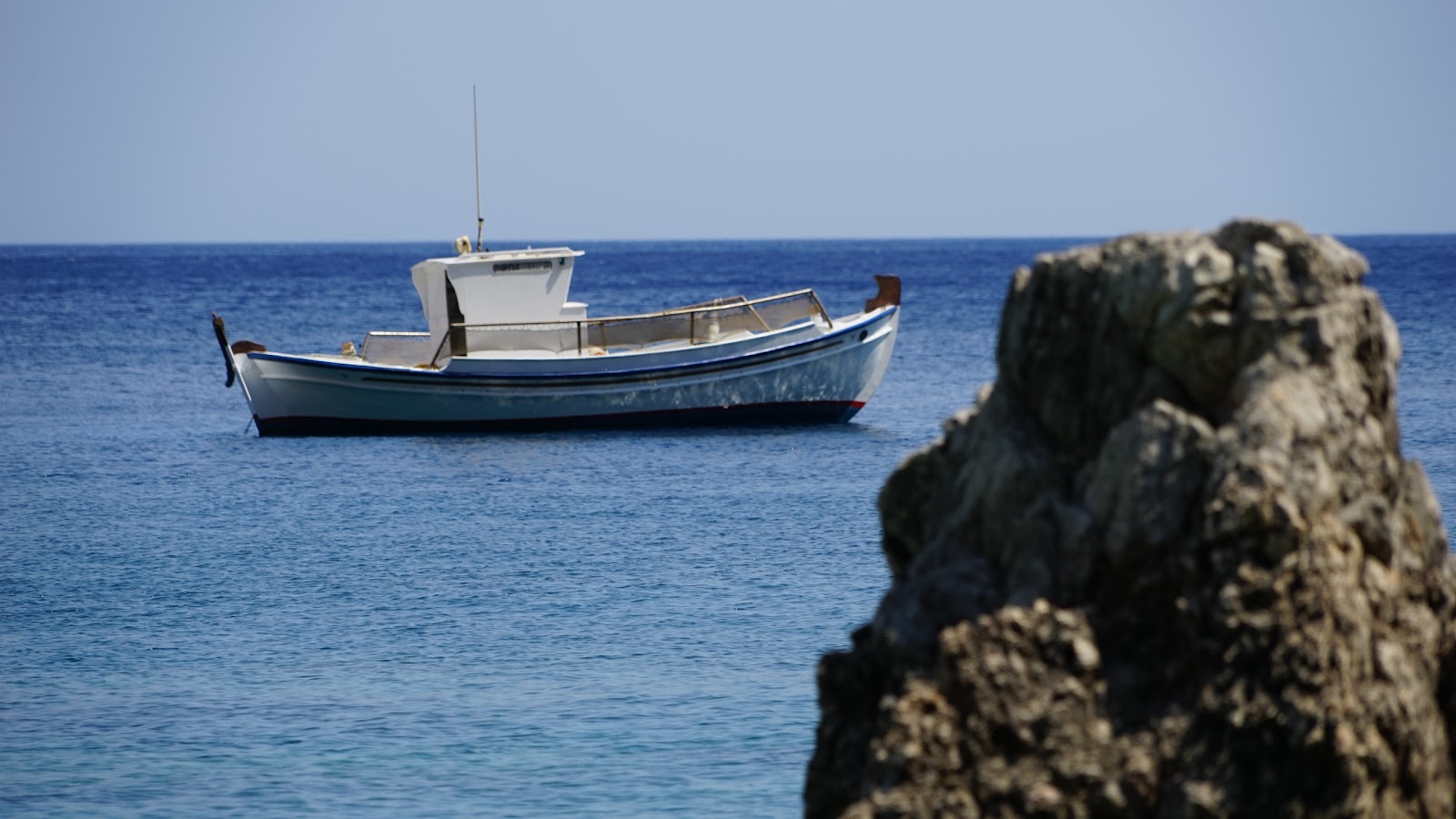Foto av Agios Ioannis med turkos rent vatten yta