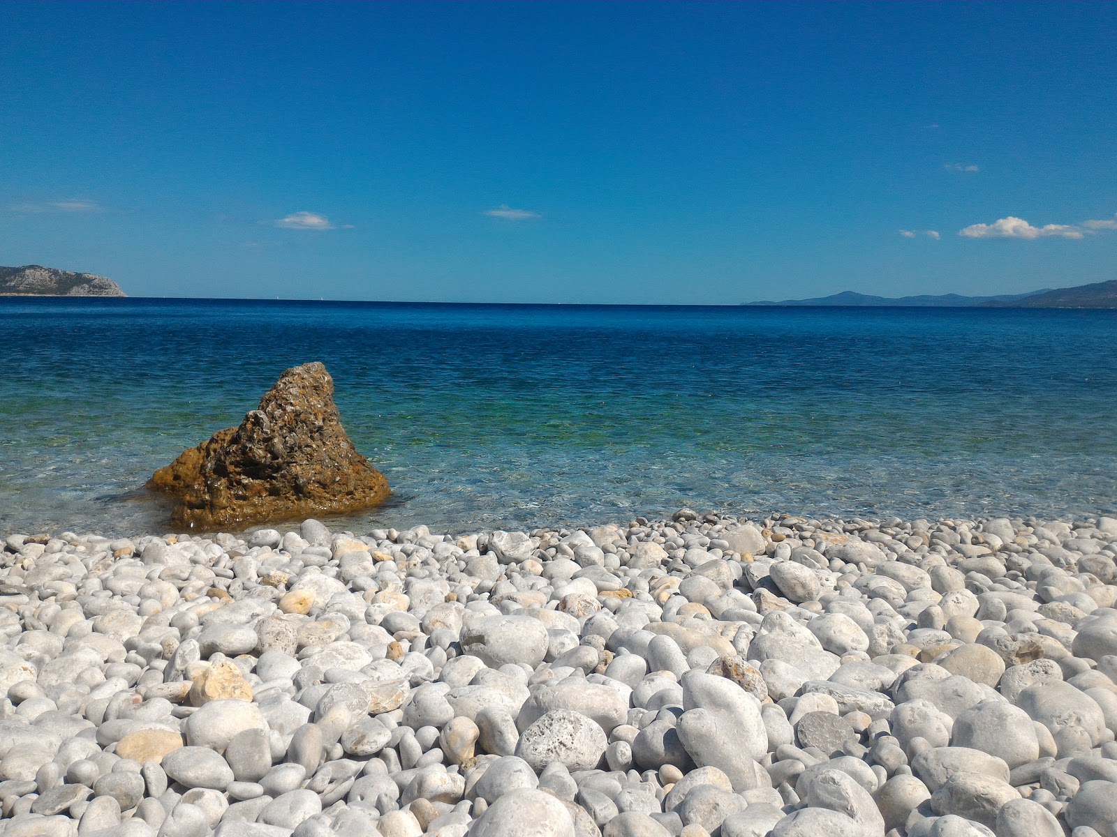 Photo de Plage de Chalikiada situé dans une zone naturelle