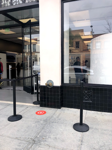 Computer Store «Apple Pasadena», reviews and photos, 54 W Colorado Blvd, Pasadena, CA 91105, USA