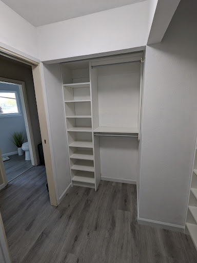 Closet Gallery image