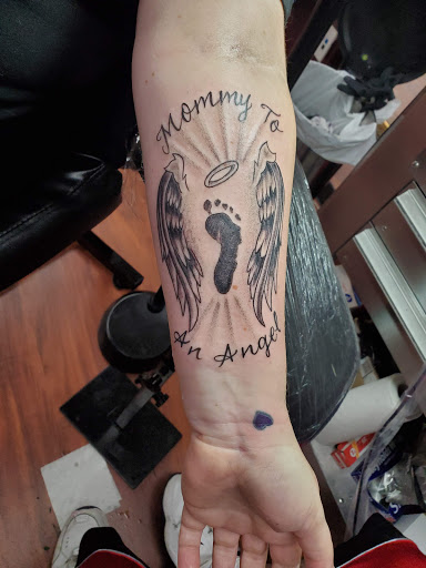 Tattoo and Piercing Shop «Hollywood Ink Tattoos», reviews and photos, 3501 S Tryon St, Charlotte, NC 28217, USA