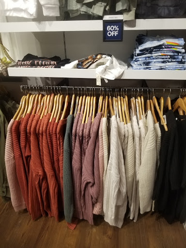 Clothing Store «Aéropostale», reviews and photos, 200 Baychester Ave, Bronx, NY 10475, USA