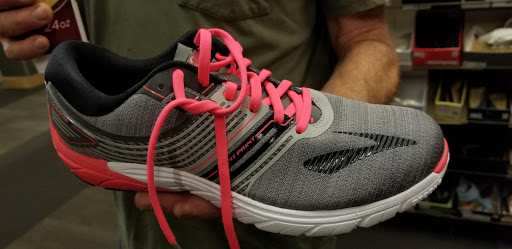 Shoe Store «DSW Designer Shoe Warehouse», reviews and photos, 425 Jericho Turnpike, Syosset, NY 11791, USA