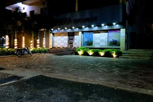 Hotel Shera and Restaurant image