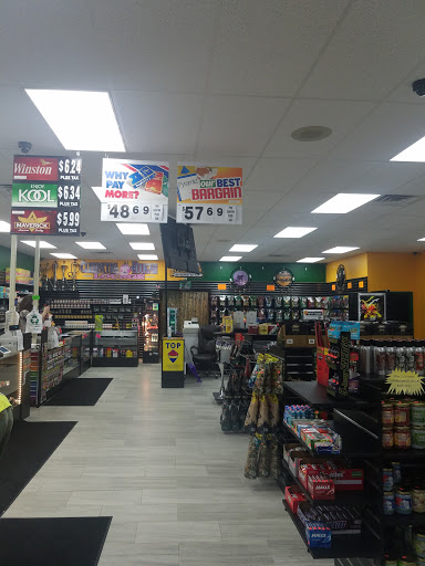 Tobacco Shop «Tundra Smoke Shop», reviews and photos, 2719 S Oneida St, Green Bay, WI 54304, USA