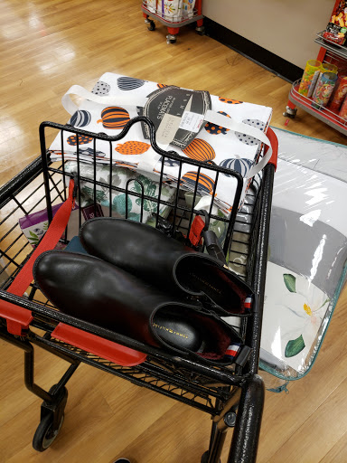 Department Store «T.J. Maxx», reviews and photos, 865 Bridgeport Ave, Shelton, CT 06484, USA