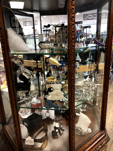 Thrift Store «The Shelter Options Shoppe», reviews and photos, 968 2nd Ave N, Naples, FL 34102, USA