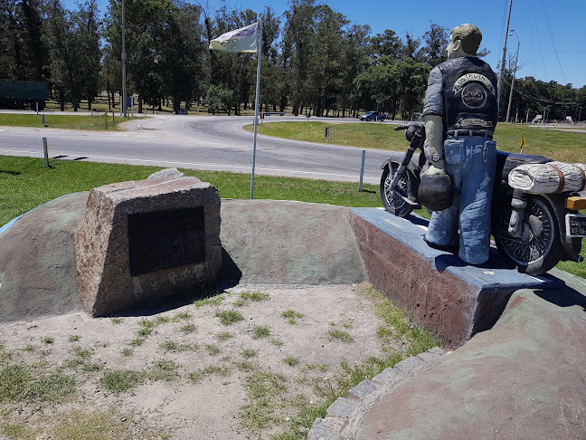 Monumento al motociclista uruguayo - Trinidad