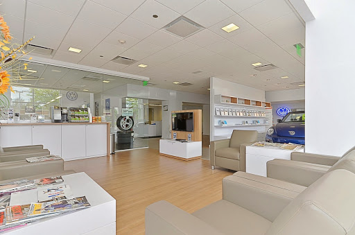 Volkswagen Dealer «Pugi Volkswagen», reviews and photos, 2020 Ogden Ave, Downers Grove, IL 60515, USA