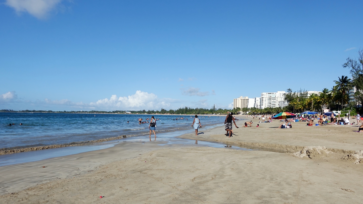 Photo of Isla Verde beach amenities area