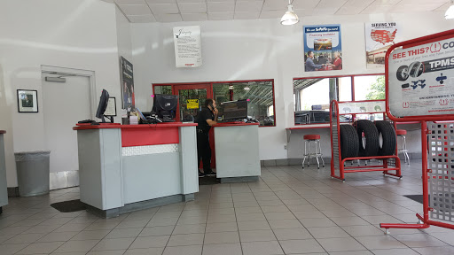 Tire Shop «Discount Tire Store - Chamblee, GA», reviews and photos, 4900 Peachtree Rd, Chamblee, GA 30341, USA