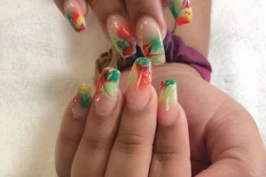 Da-Vi Nails (With Candy) image