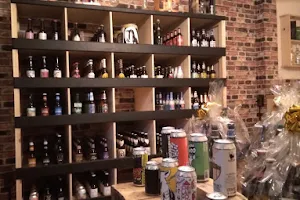 La Oficina - Cava de Cervezas image