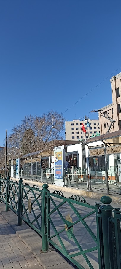 Belediye tramvay durağı