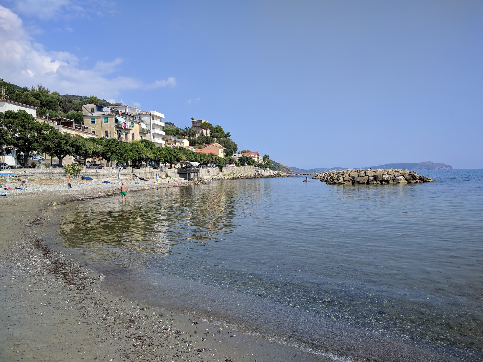 Fotografie cu Annali beach cu o suprafață de nisip gri