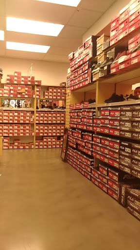 Shoe Store «WSS», reviews and photos, 201 Pacific Coast Hwy, Wilmington, CA 90744, USA