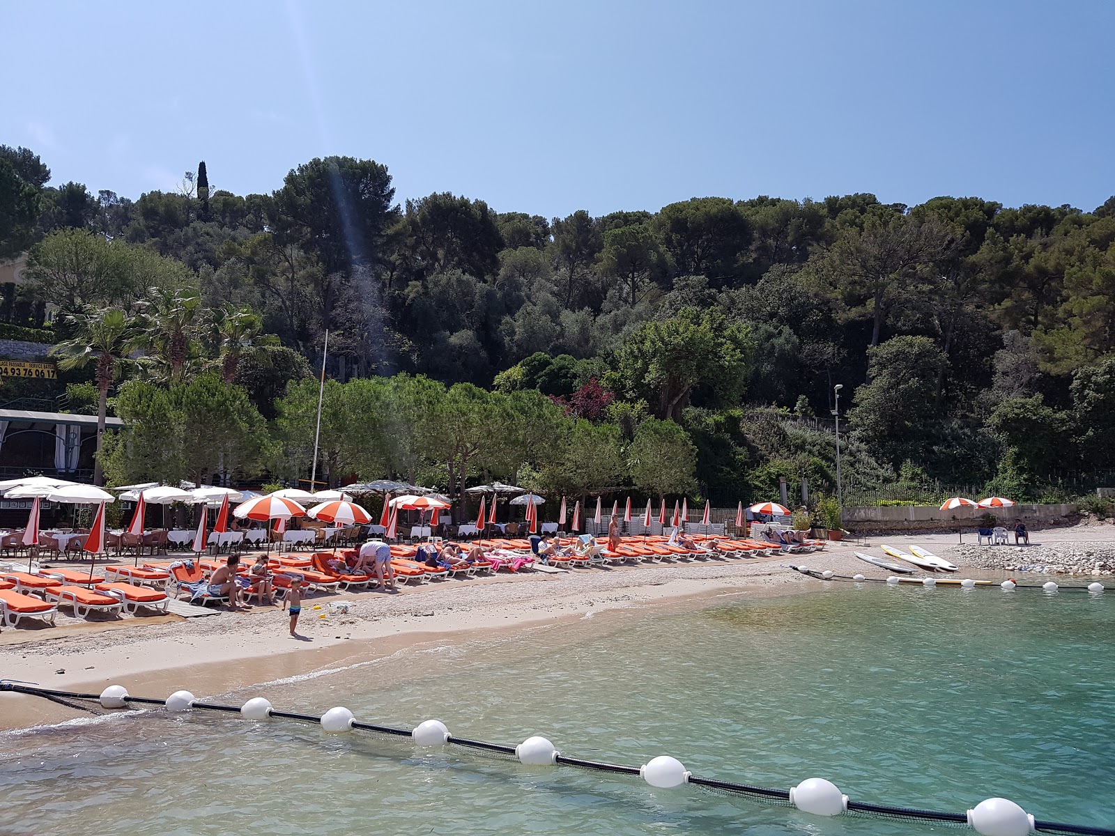 Foto von Passabler Strand mit sehr sauber Sauberkeitsgrad