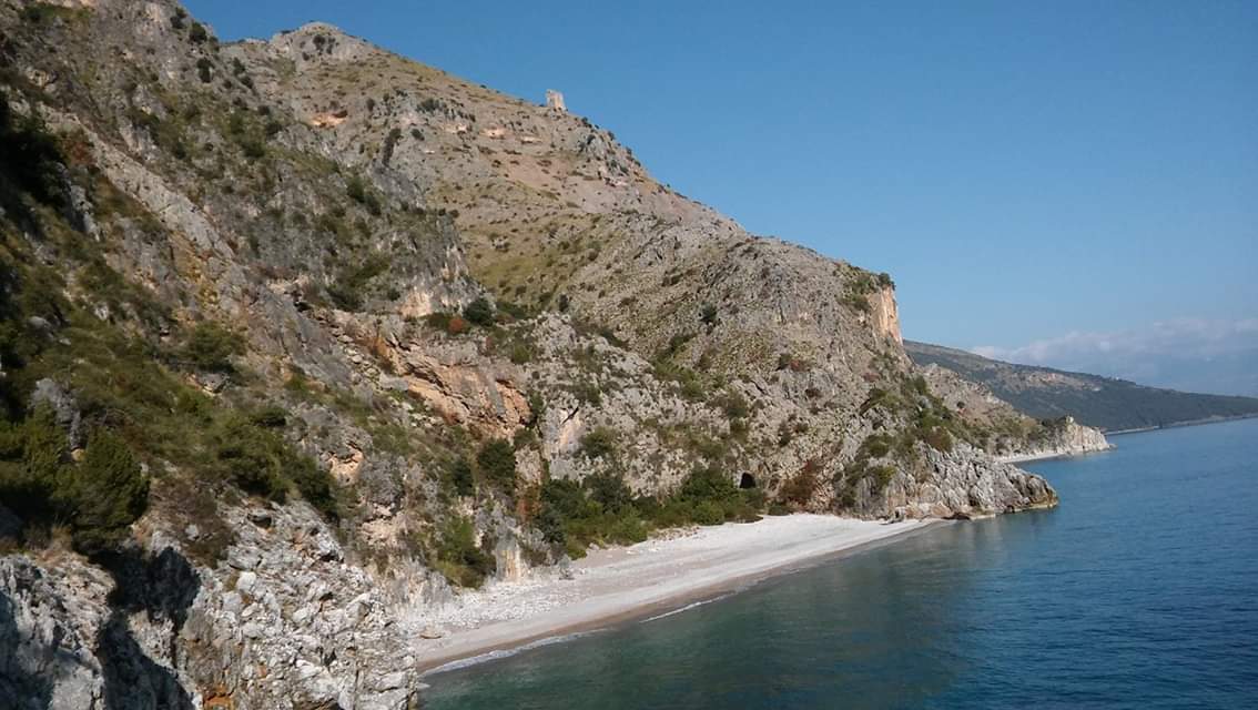 Spiaggia della Sciabica II的照片 带有蓝色纯水表面