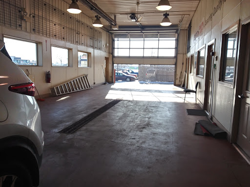 Auto Body Shop «Gerber Collision & Glass», reviews and photos, 16100 Suntone Dr, South Holland, IL 60473, USA