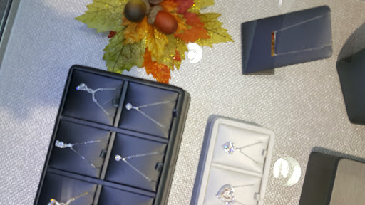 Jewelry Store «Kesslers Diamonds», reviews and photos, 5075 S 76th St, Greenfield, WI 53220, USA