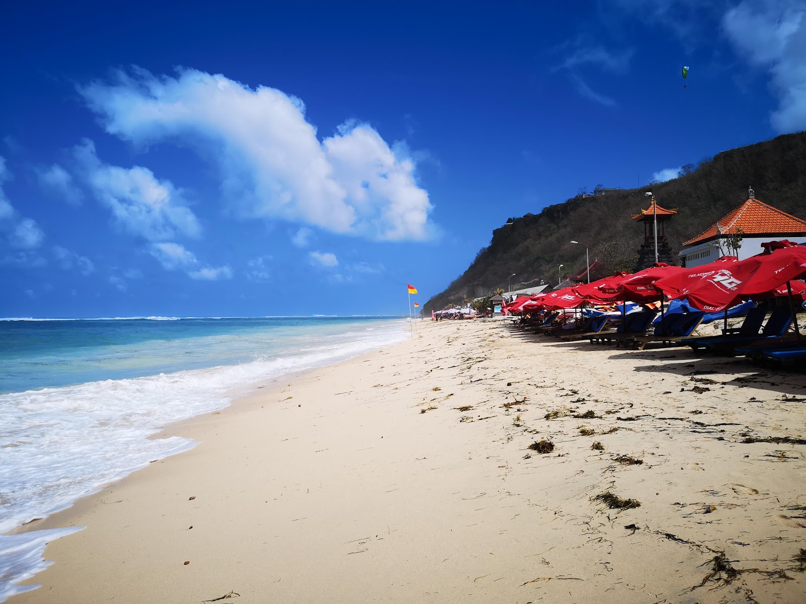 Zdjęcie Pandawa Beach z powierzchnią beżowy piasek