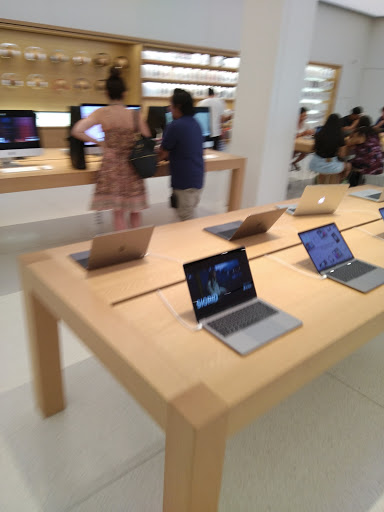 Computer Store «Apple Stoneridge Mall», reviews and photos, 1 Stoneridge Mall Rd, Pleasanton, CA 94588, USA