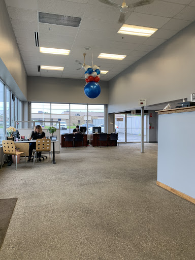 Used Car Dealer «Auto Warehouse», reviews and photos, 3375 Grand Ave, Waukegan, IL 60085, USA