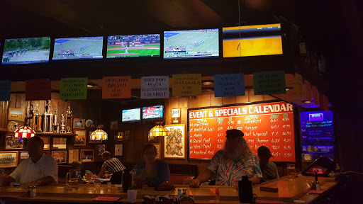 Restaurant «Stadium Sports Club & Pizza», reviews and photos, 4015 W Algonquin Rd, Rolling Meadows, IL 60008, USA