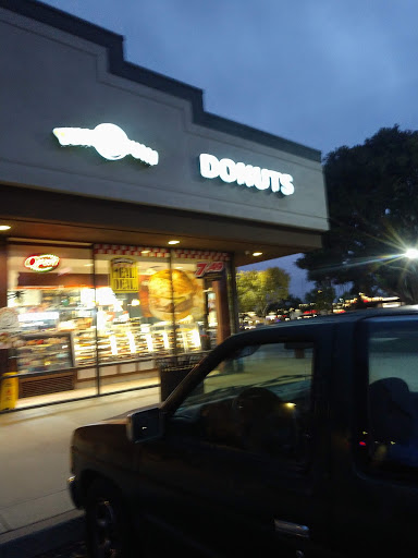 Donut Shop «Yum Yum Donuts», reviews and photos, 6411 E Spring St, Long Beach, CA 90808, USA