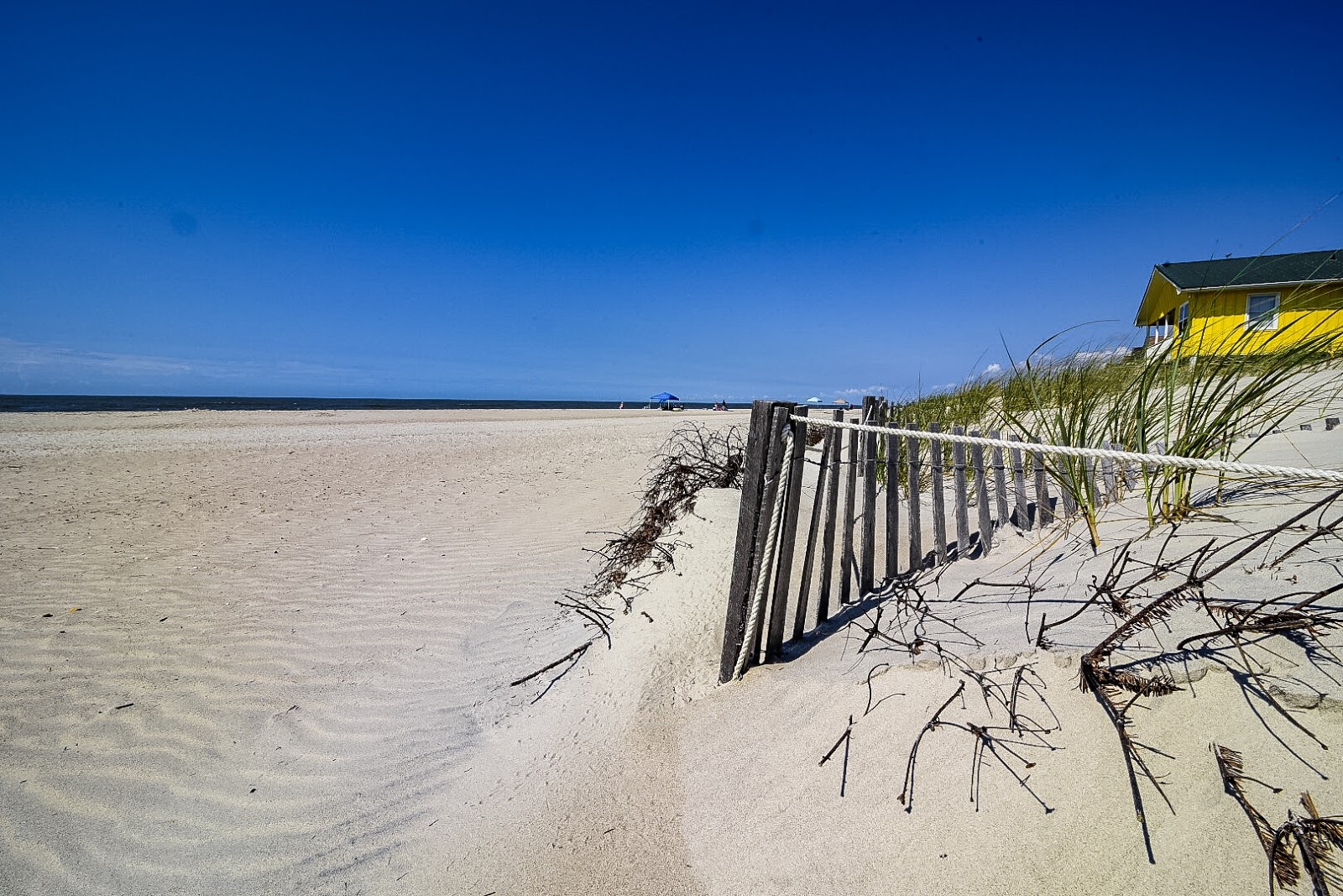 Valokuva Holden beach IIista. pinnalla turkoosi puhdas vesi:n kanssa