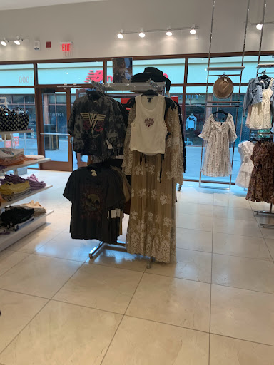 Clothing Store «Forever 21», reviews and photos, 1001 N Arney Rd #1000, Woodburn, OR 97071, USA