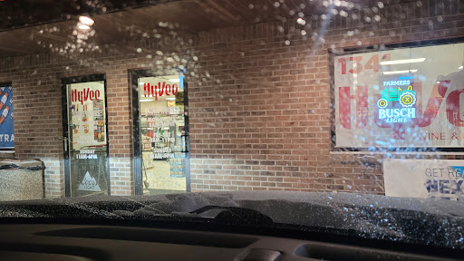 Liquor Store «Hy-Vee Wine & Spirits», reviews and photos, 1341 9th Ave SE, Watertown, SD 57201, USA