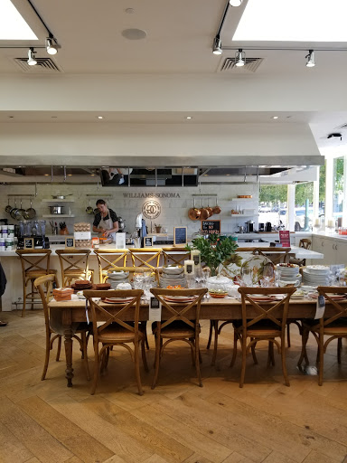 Kitchen Supply Store «Williams-Sonoma», reviews and photos, 605 Broadway, Sonoma, CA 95476, USA