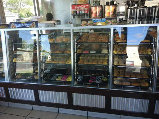 Donut Shop «Yum Yum Donuts», reviews and photos, 320 17th St, Santa Ana, CA 92706, USA