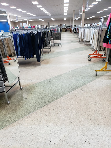Thrift Store «Miracle Hill Thrift Store», reviews and photos, 206 New Neely Ferry Rd, Mauldin, SC 29662, USA
