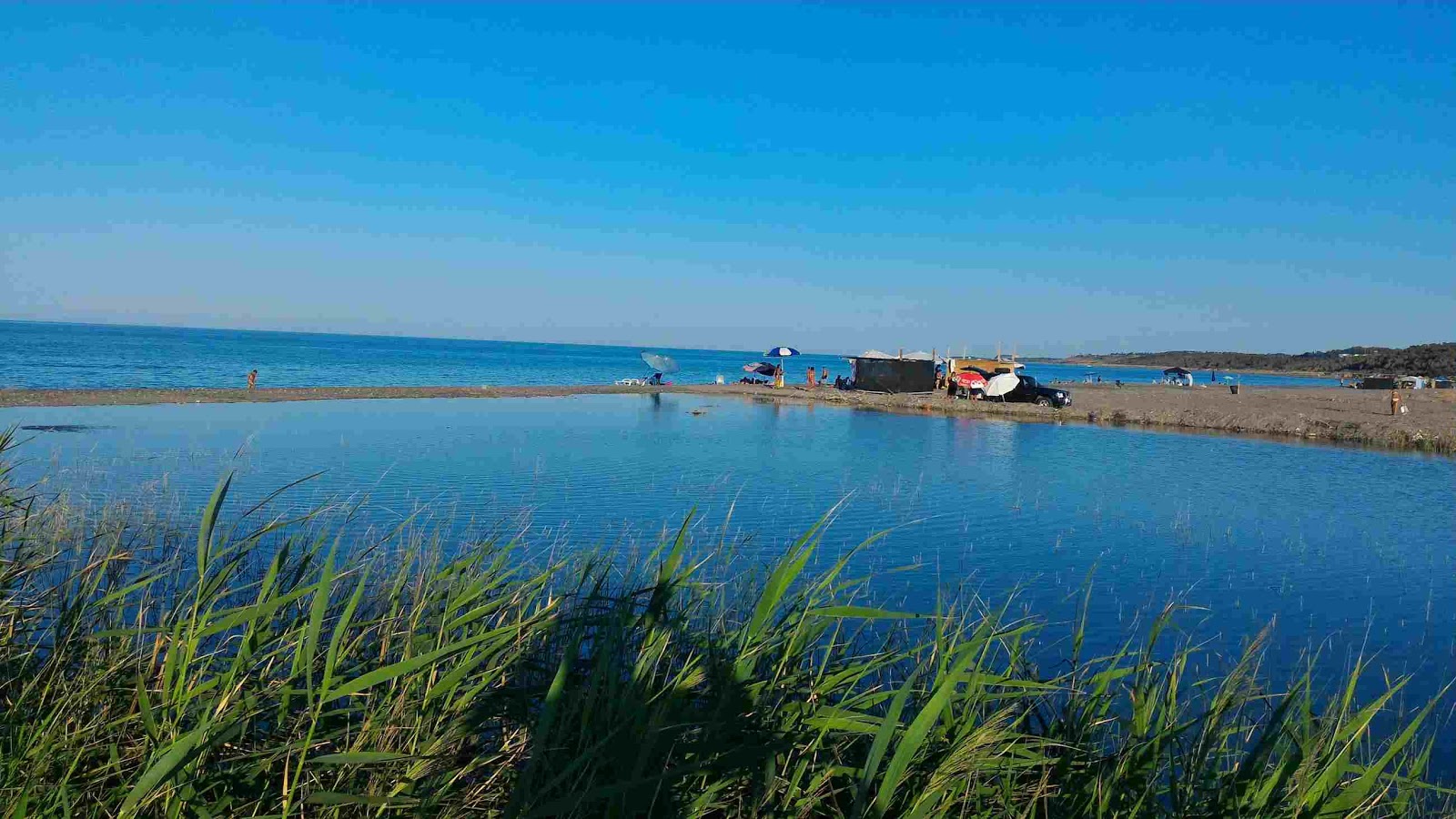 Photo de Spiaggia di Marinella zone sauvage