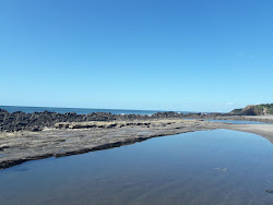 Photo de La Mona beach avec plusieurs baies spacieuses
