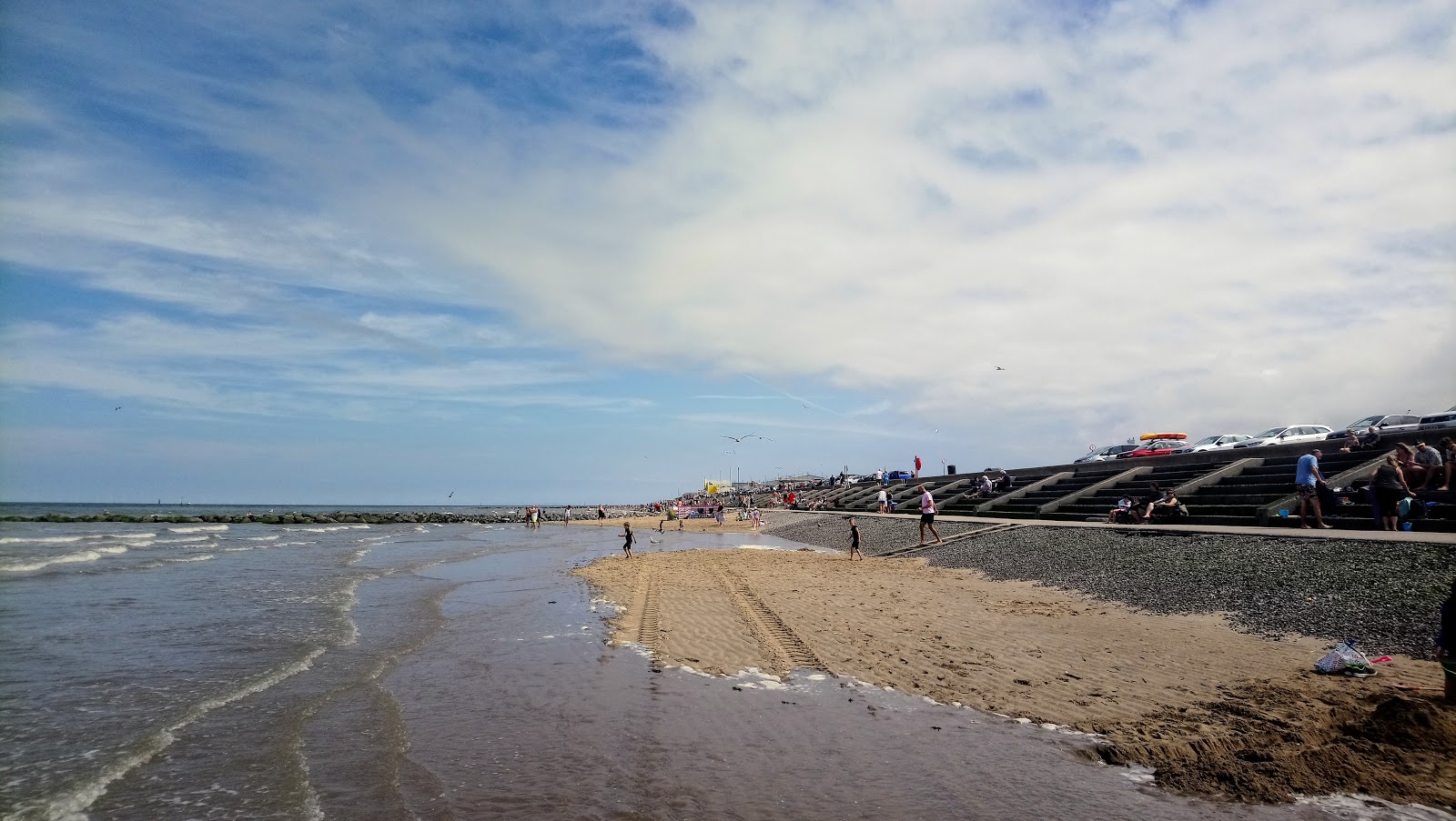 Fotografie cu Prestatyn beach cu o suprafață de nisip beige