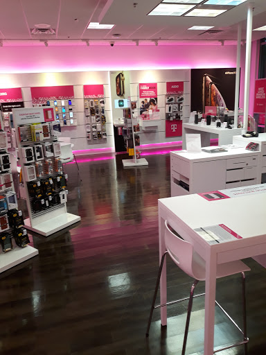 Cell Phone Store «T-Mobile», reviews and photos, 600 Chastain Rd NW #212, Kennesaw, GA 30144, USA