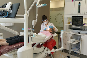 Yorkville Dental Arts | Dr. Amelia Deliakis