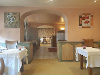 Atmosphère du Restaurant Auberge du Petit Caporal à La Queue-en-Brie - n°1
