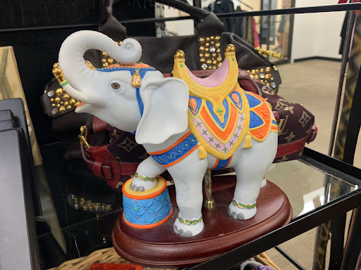 Thrift Store «Nearly New Thrift Shop», reviews and photos, 1250 Bardstown Rd # 114, Louisville, KY 40204, USA