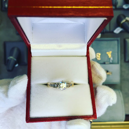 Pawn Shop «9 to 5 Pawn & Jewelry Co. [Casa de Empeño]», reviews and photos, 4714 Kirkwood Hwy, Wilmington, DE 19808, USA