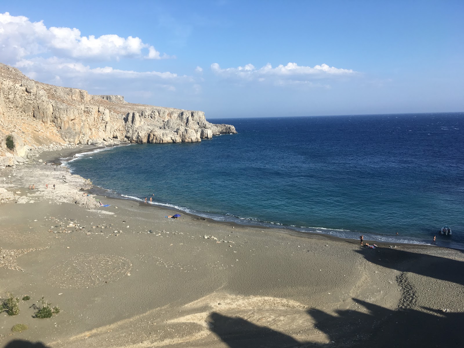 Foto von Trachoulas beach mit türkisfarbenes wasser Oberfläche