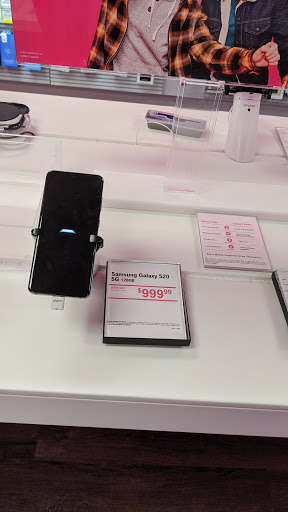Cell Phone Store «T-Mobile», reviews and photos, 2431 US-1, North Brunswick Township, NJ 08902, USA