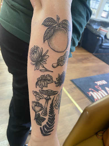 Tattoo Shop «La Vida Ink», reviews and photos, 4602 N Franklin Rd, Indianapolis, IN 46226, USA