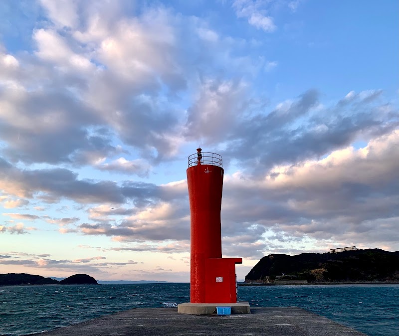 加太港第１防波堤灯台