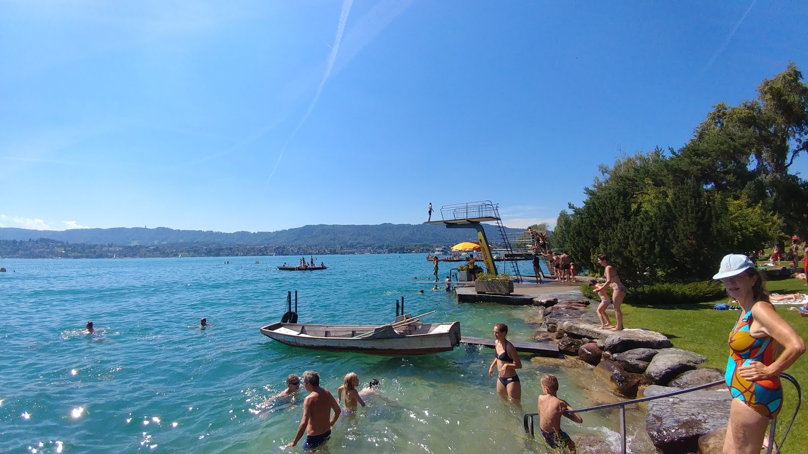 Photo de Strandbad Tiefenbrunnen avec un rivage spacieux