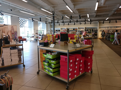 Shoe Store «DSW Designer Shoe Warehouse», reviews and photos, 21 W Hillsdale Blvd, San Mateo, CA 94403, USA